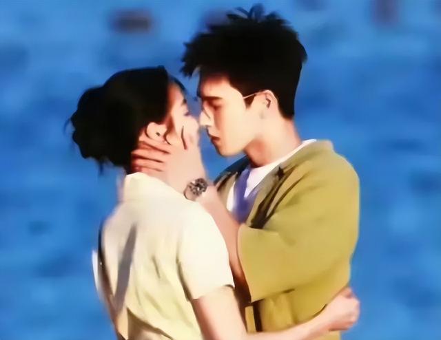 分手传了3个月，闷不吭声的鹿晗，终于不再顾及关晓彤的“体面”