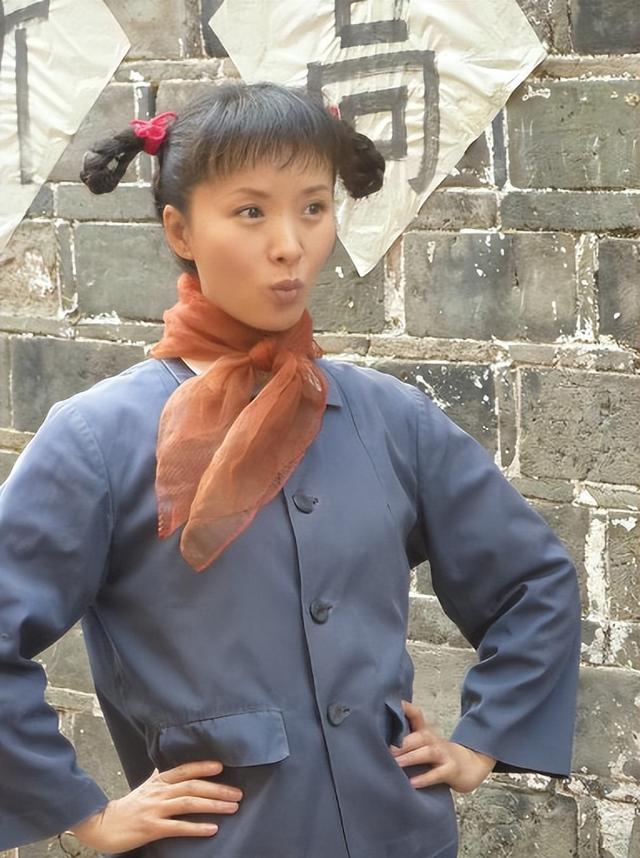 吃里扒外！定居美国13年，回国捞金惨遭“驱逐”，52岁活成了笑话