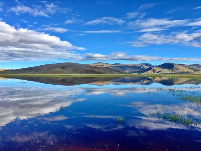 沙漠与湖泊相拥！西藏这片五彩沙丘美到犯规