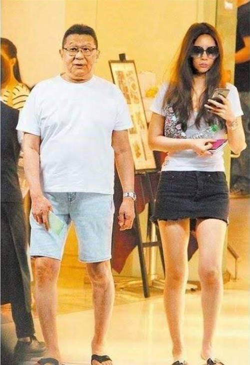 包养情人无数，娶初中同学女儿为妻，玩老婆闺蜜，嗜色如命的富豪