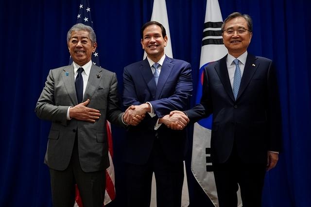 对美韩释放不寻常信号后，金正恩突然致电中方，做出一份关键承诺