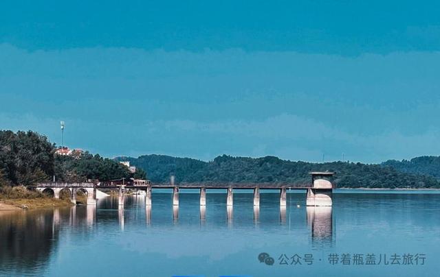 四川南部小城，与网红荣昌一字之差，为何游客都往隔壁邻居家跑？