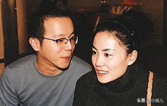 王菲也没想到，自己宝贝11年的男友谢霆锋，居然是个“扶妹魔”