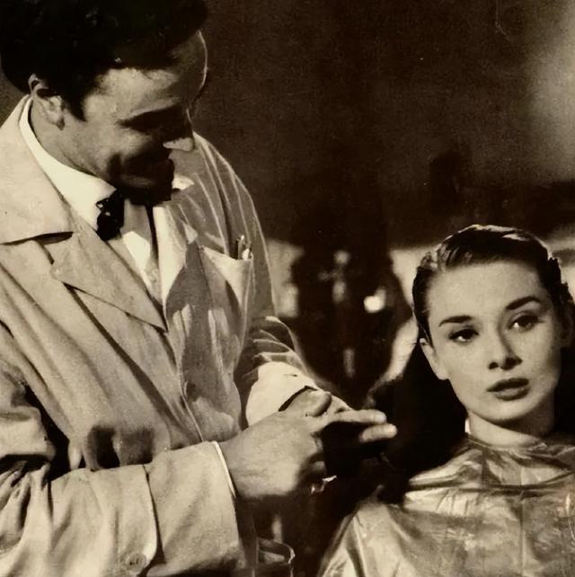 经典浪漫爱情电影《罗马假日》，情侣一起观看，体验当初的纯爱