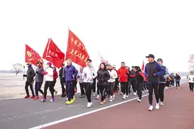 和世界冠军一起奔跑图片