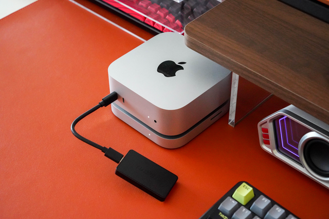 谁说Mac mini M4“外挂尿袋”不能从容优雅 腾隐P2000性能颜值都在线