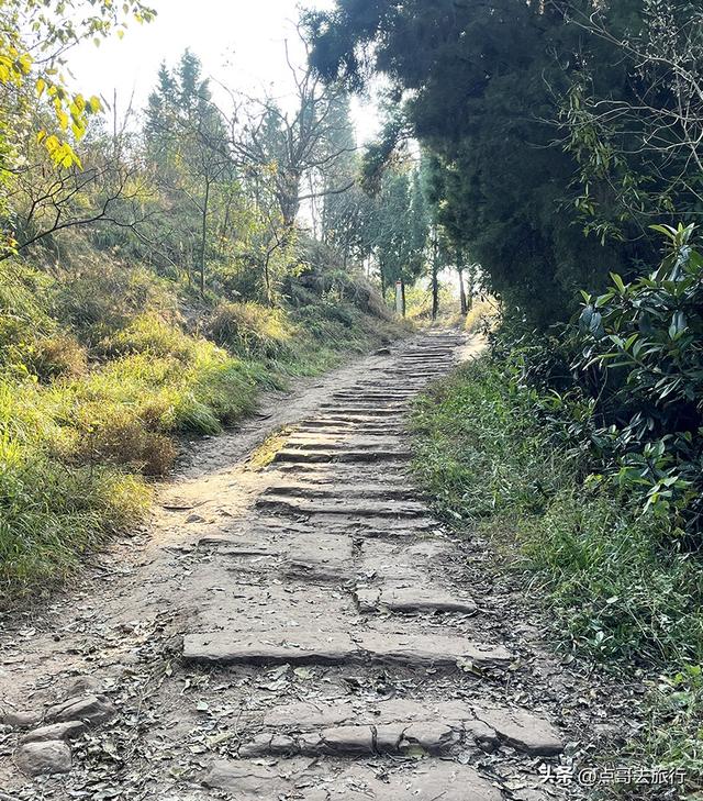 成都最近的6条爬山路线，超长的山脊线视野壮阔，都不要门票！