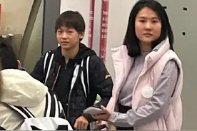 撒贝宁在机场下意识对全红婵的称呼，暴露了她与陈若琳之间的关系图片