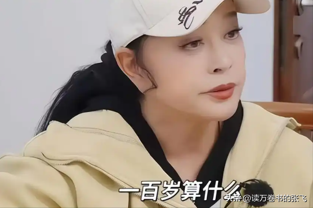 刘晓庆担心的事发生了！意外摔倒、分不清人	，75岁不服老不行了？