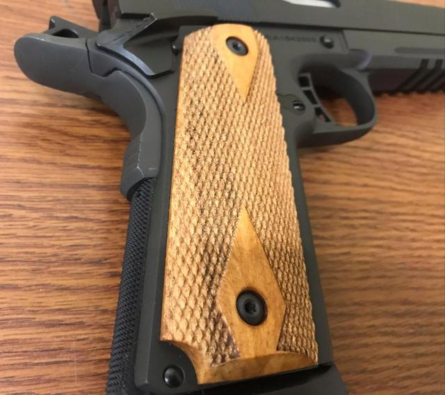 岩岛兵工厂M1911A1 适用专业比赛与实战 经典复刻让人爱不释手