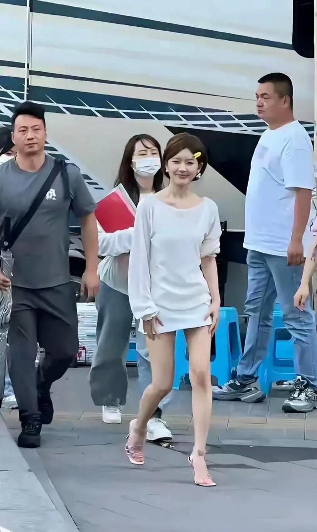 身材比例一般，但架不住脸漂亮呀！还是有那么多人迷恋她！