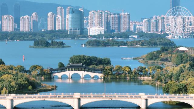 刚从宁波回来，毫不客气的说，宁波就是全国海滨港郊区城建天花板