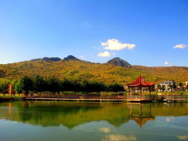 来铧子山，漫步秋季的斑斓林海