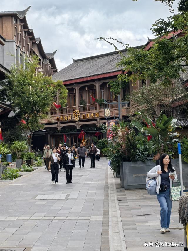 冬天的早上 晒着太阳从大观楼徒步到西山茶马花街 是什么样的感受？