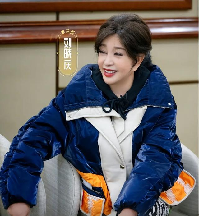 钱再多有什么用75岁刘晓庆摔断左臂,拒绝休养只因无儿无女
