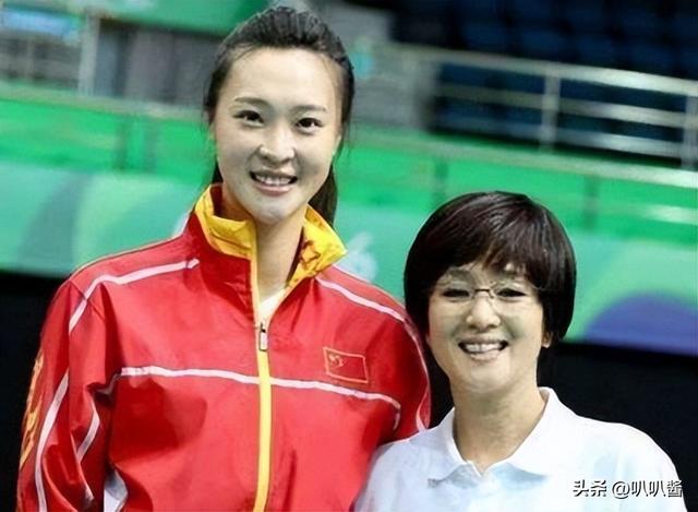 分手30年，被法国老公7字评价的巩俐，活成张艺谋高攀不起的存在