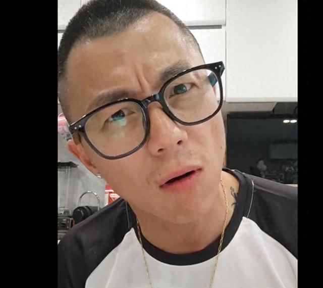 车圈顶流陈震开劳斯莱斯撞车被判全责后道歉：一切负面照单全收。网友曝光其曾经的叫外号二环十三郎！