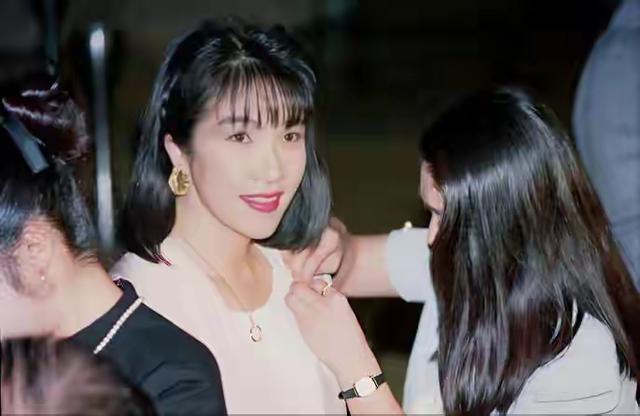 高市早苗做最坏打算，可她没想到：解放军没出手，最强帮手就来了