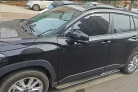 公示新车指导价15.98万，消费者质疑提车货不对板 ；4S店：包含2万元装潢，将全力解除误会图片