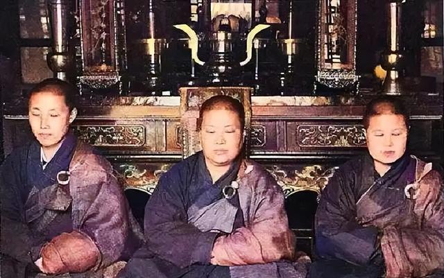 揭秘尼姑庵的黑暗面：尼姑平均年龄不到25，香客人来人往究竟为何