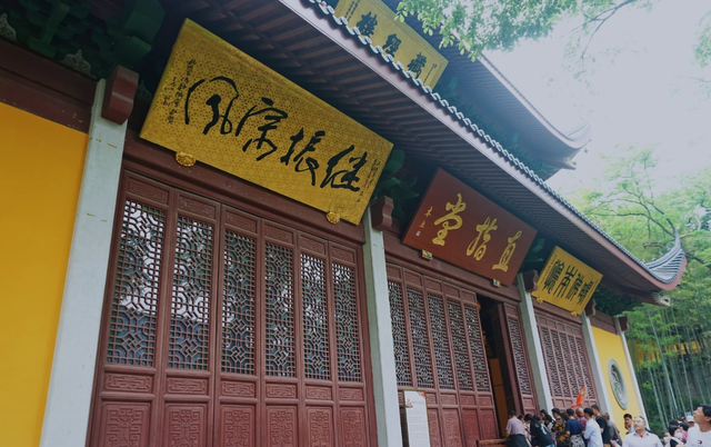 一波未平一波又起，没想到灵隐寺也上热门，网友痛批：铜臭味太重