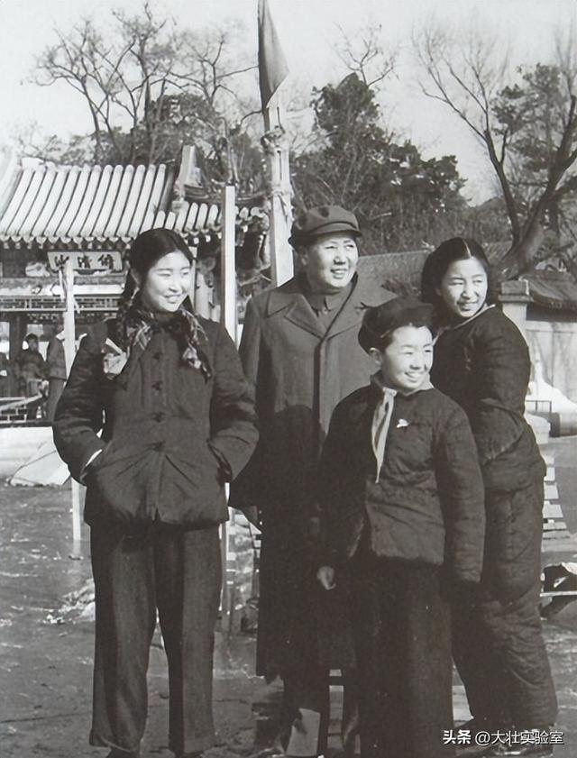 毛主席的机要秘书谢静宜有多美？长相甜美可爱，当过北京市委书记
