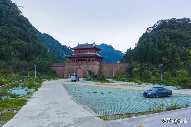 贵州安顺的境仙古城一点也不古，其实是一个实景拍摄基地