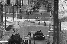 1961年柏林坦克对峙，人类第一次面临毁灭，起因和过程是怎样的图片