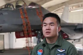 央视曝光中美激烈交锋：歼16南海对战美机，双方爆发50分钟缠斗图片