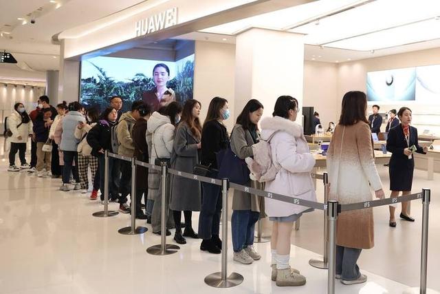 美国原以为鸿蒙永远追不上安卓，但华为终端设备的用户量令人震惊