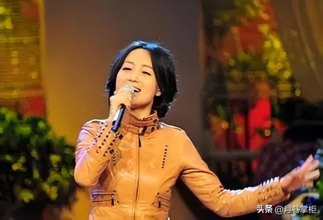 六登春晚，与恩师同居后怀孕，被骗流产，57岁斯琴格日乐晚景凄凉