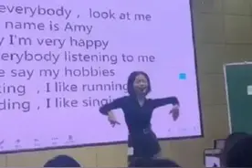 女老师穿紧身衣上课，看呆学生！这才是真正的 “暴露”吧...图片