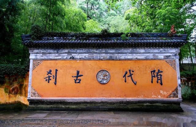 为啥欧美著名教堂大多不收费，国内寺庙普遍收费，原因其实很简单