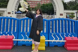 冲上热搜！00后女生工作两年加了4000个好友，她的工作是……图片