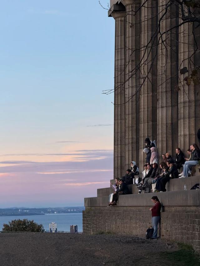 10月，「需要另一个同类」