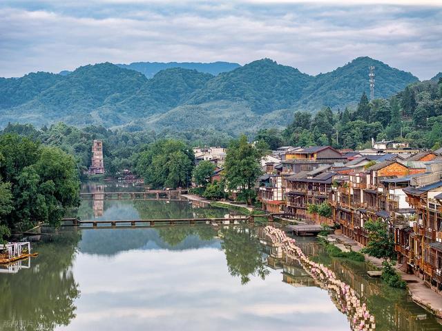四川旅行最适合去的 7 个宝藏小城，好吃又好逛，争取每年去一个！