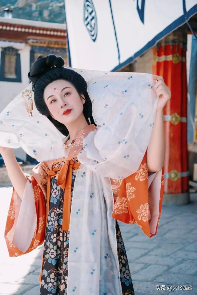 礼赞60年·我的西藏幸福映像 |穿上汉服走进哲蚌寺