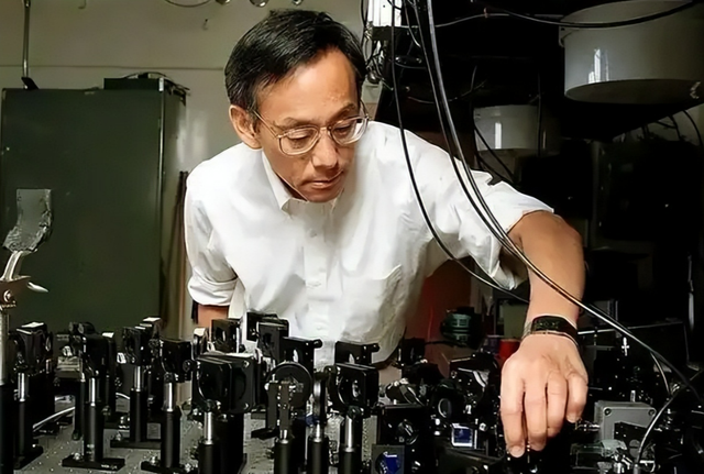 被奥巴马任命的部长朱棣文	，50 岁首次回国，直言我是完全的中国人