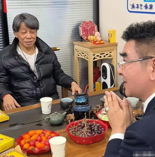 怒撕遮羞布！梁小龙死因被推翻,陈光标公布去世真相,并非因病去世