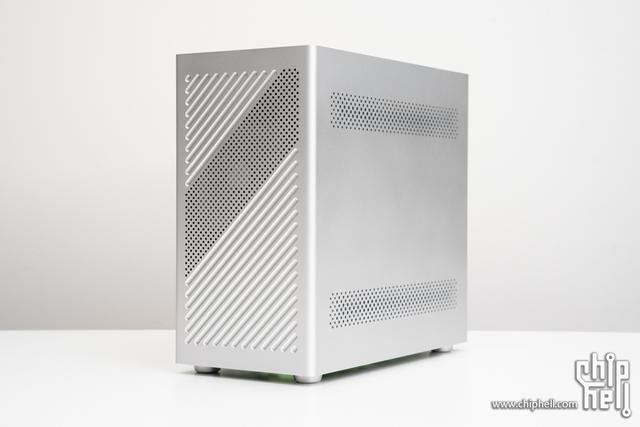 赛博鱼缸，技嘉 冰雕 B850M + 影驰 5080 金属大师 + COOJ Z18 装机