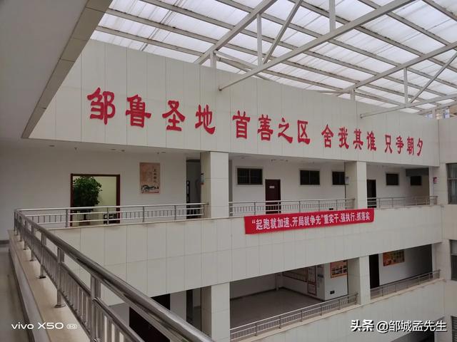 在邹城乡镇的一家小卖部,竟然藏着一座千年古寺。