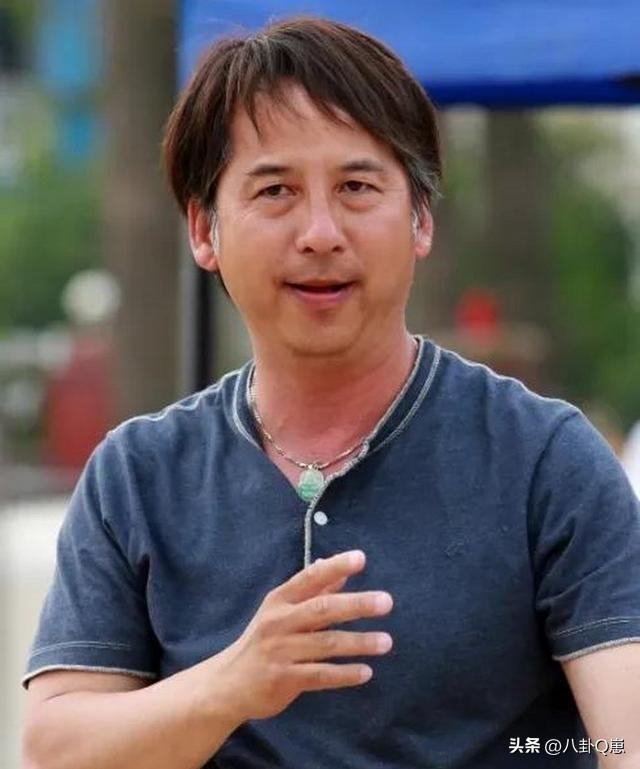 5位过气明星回归农村生活，摆摊种地养猪，如今风光不再却很踏实