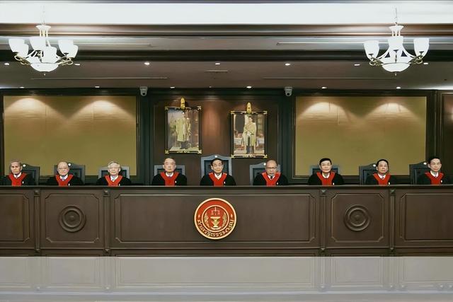 5票对4票，泰法院正式批准，佩通坦痛击洪森后，官复原职还有戏吗
