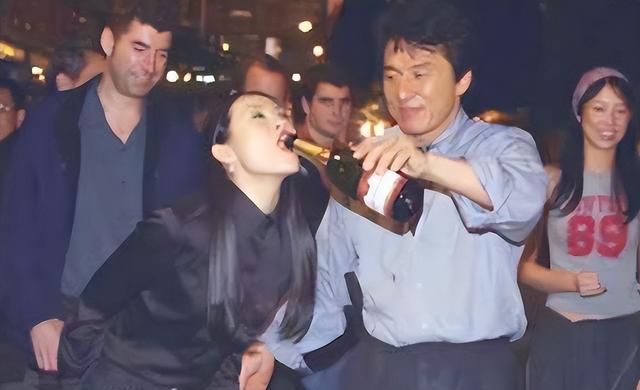 陪睡陪玩是冰山一角？又一女演员曝内娱"黑幕"，撕下内娱"遮羞布"