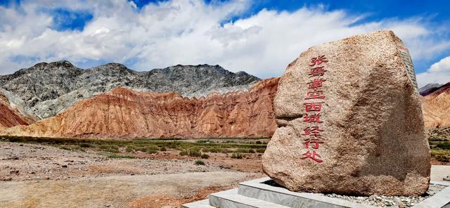去中国最西的国境线，见证天山和昆仑山交汇处的壮观