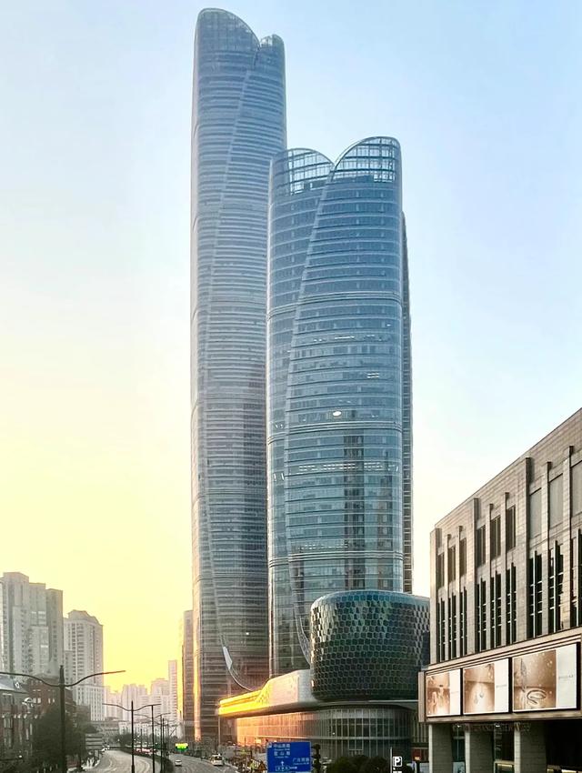 上海十大最美高楼排名!云端上的三件套简直绝了,第一实至名归!