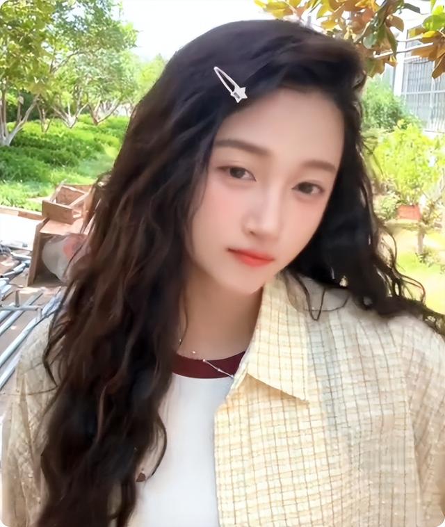 分手传闻仅3月，关晓彤的一张海边亲吻照，撕碎了鹿晗最后的体面