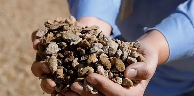 高市早苗也想不通，中国突然祭出第二张王牌，特朗普只好装聋作哑