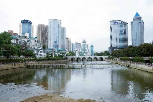 西南这个“低调”的省会：光芒常被掩盖，是否真的被低估了？
