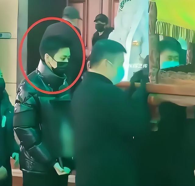 何晴去世30天，儿子许何终于发声，字字催泪	，才知许亚军有多体面